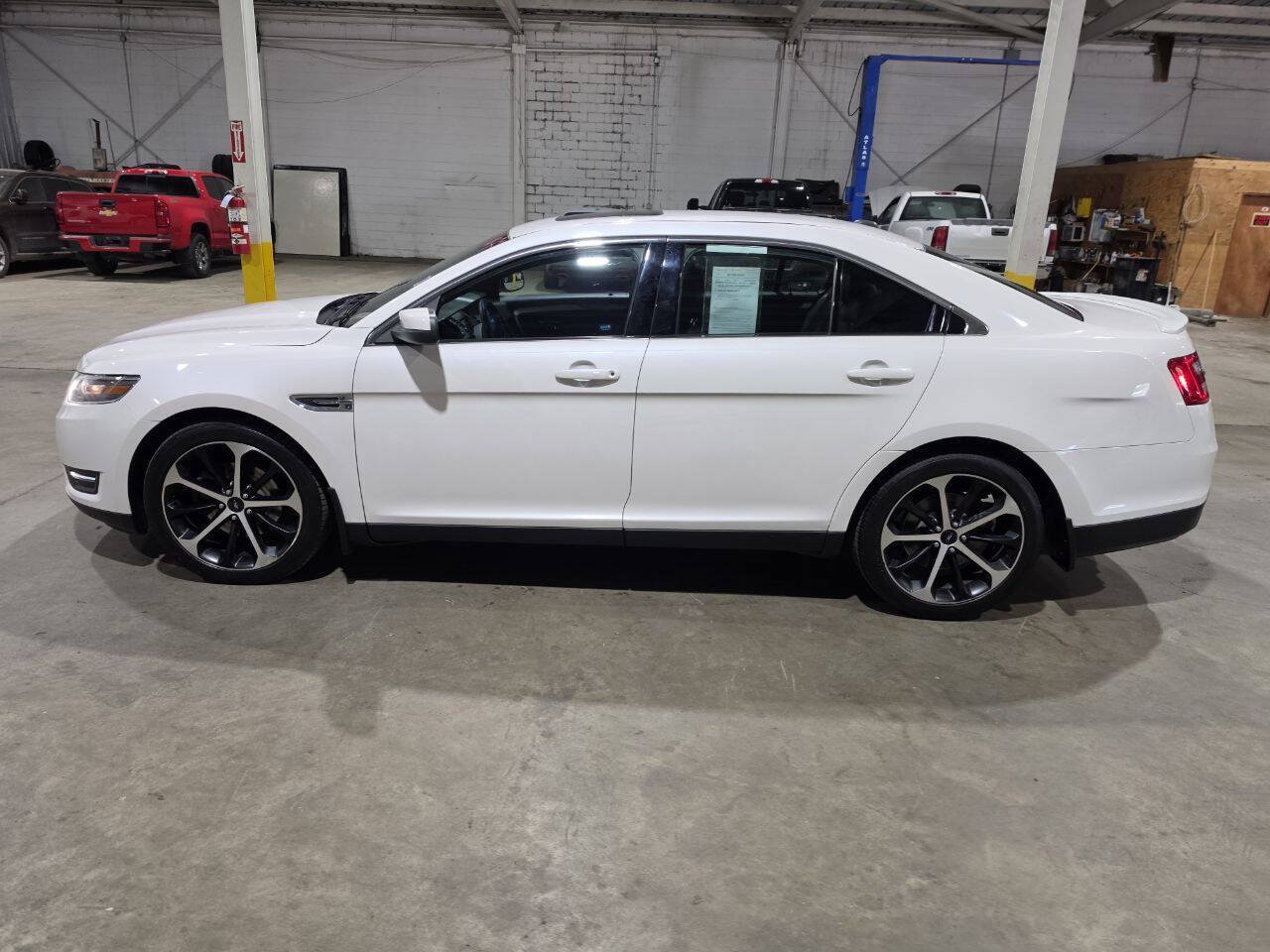 Used 2016 Ford Taurus SEL FWD image 5