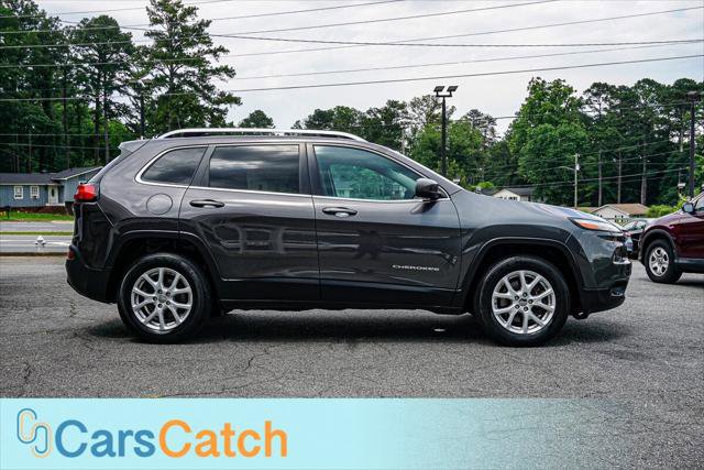 Used 2017 Jeep Cherokee Latitude w/ Cold Weather Group AWD/4WD image 9