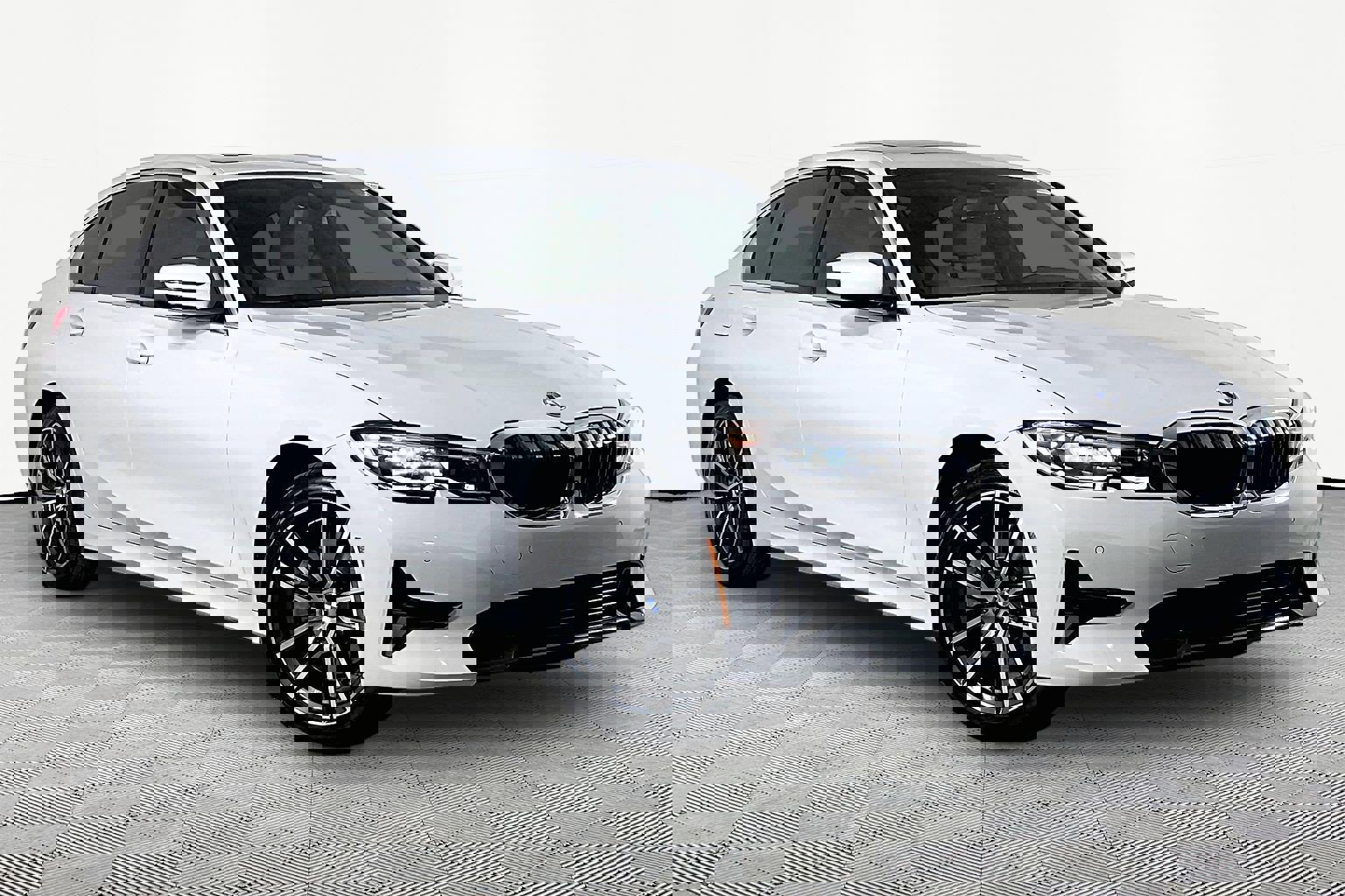 Used 2021 BMW 330i xDrive Sedan w/ Convenience Package image 4