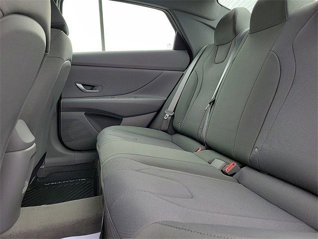 Used 2025 Hyundai Elantra SE image 39