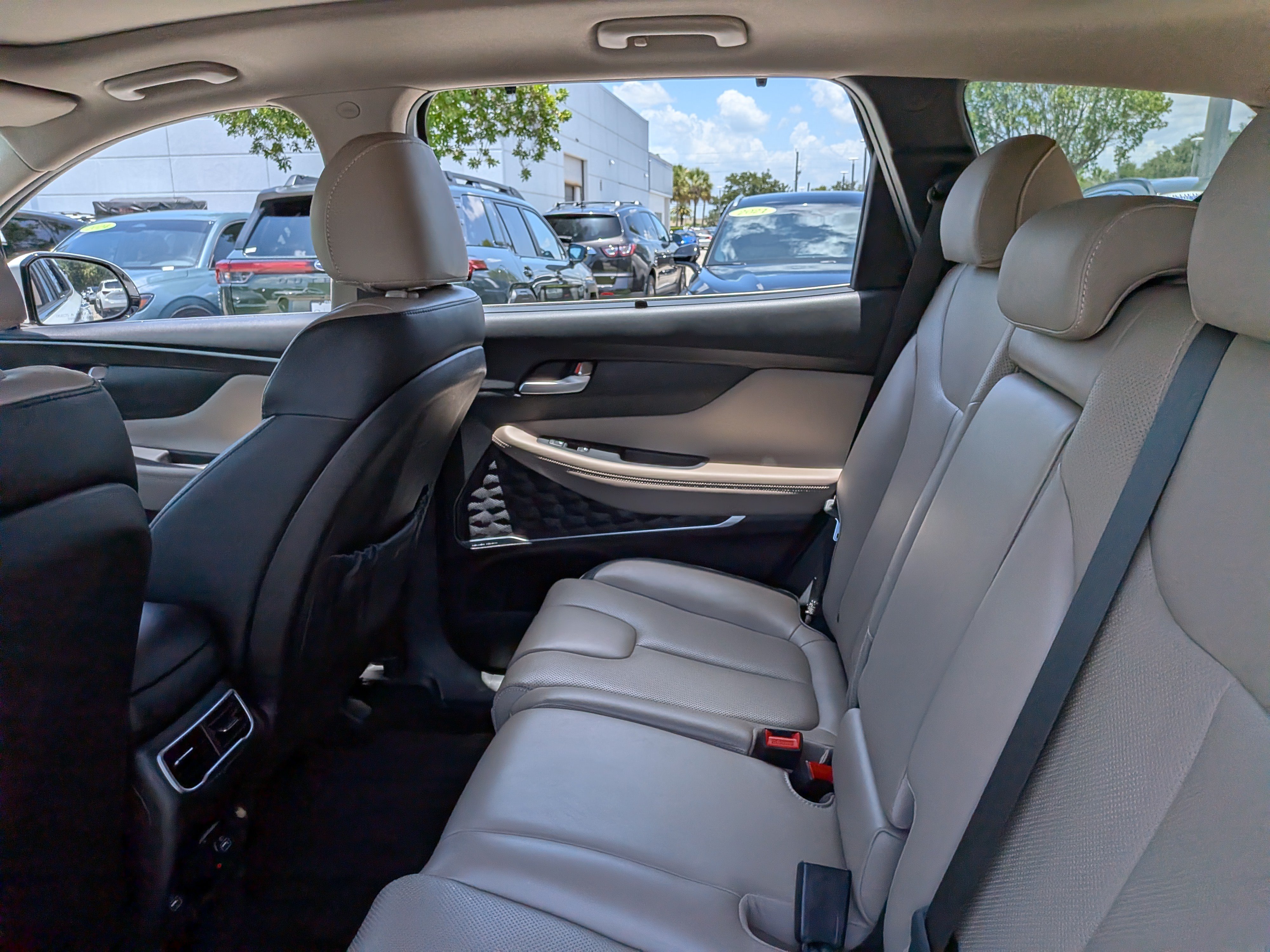 Used 2023 Hyundai Santa Fe Limited w/ Cargo Package FWD image 15