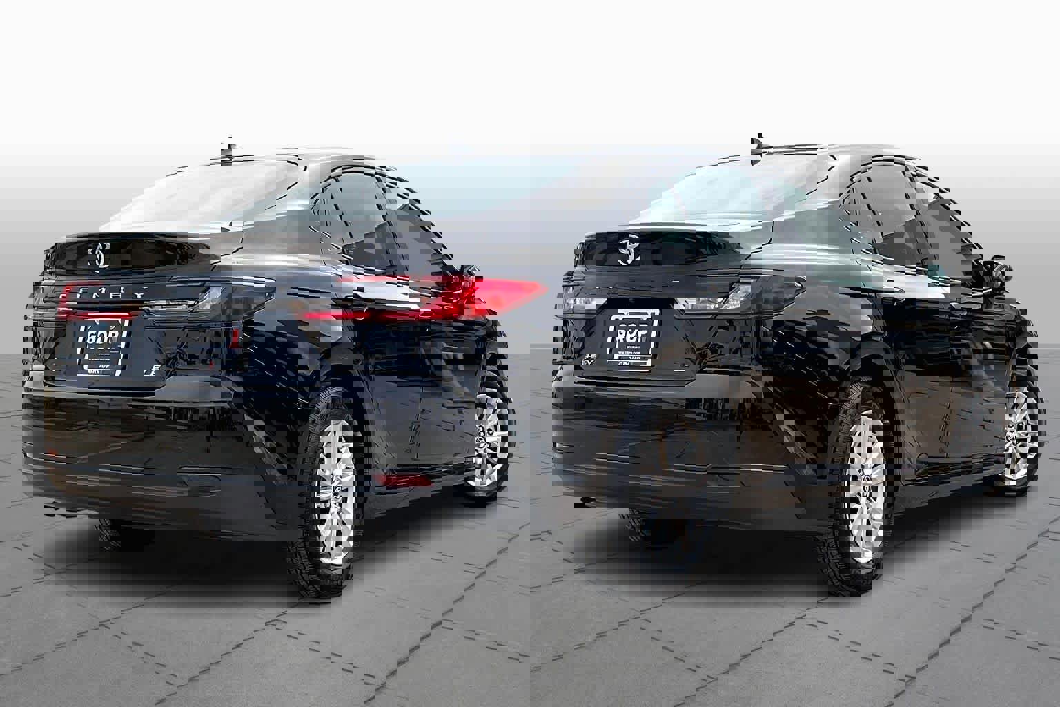 Used 2025 Toyota Camry LE image 12