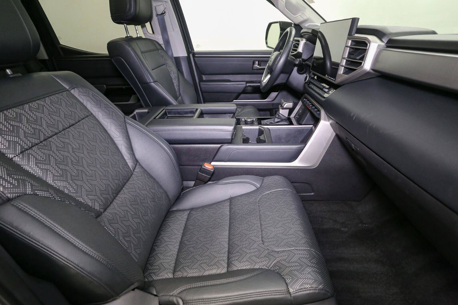 Used 2024 Toyota Tundra Limited AWD/4WD image 16