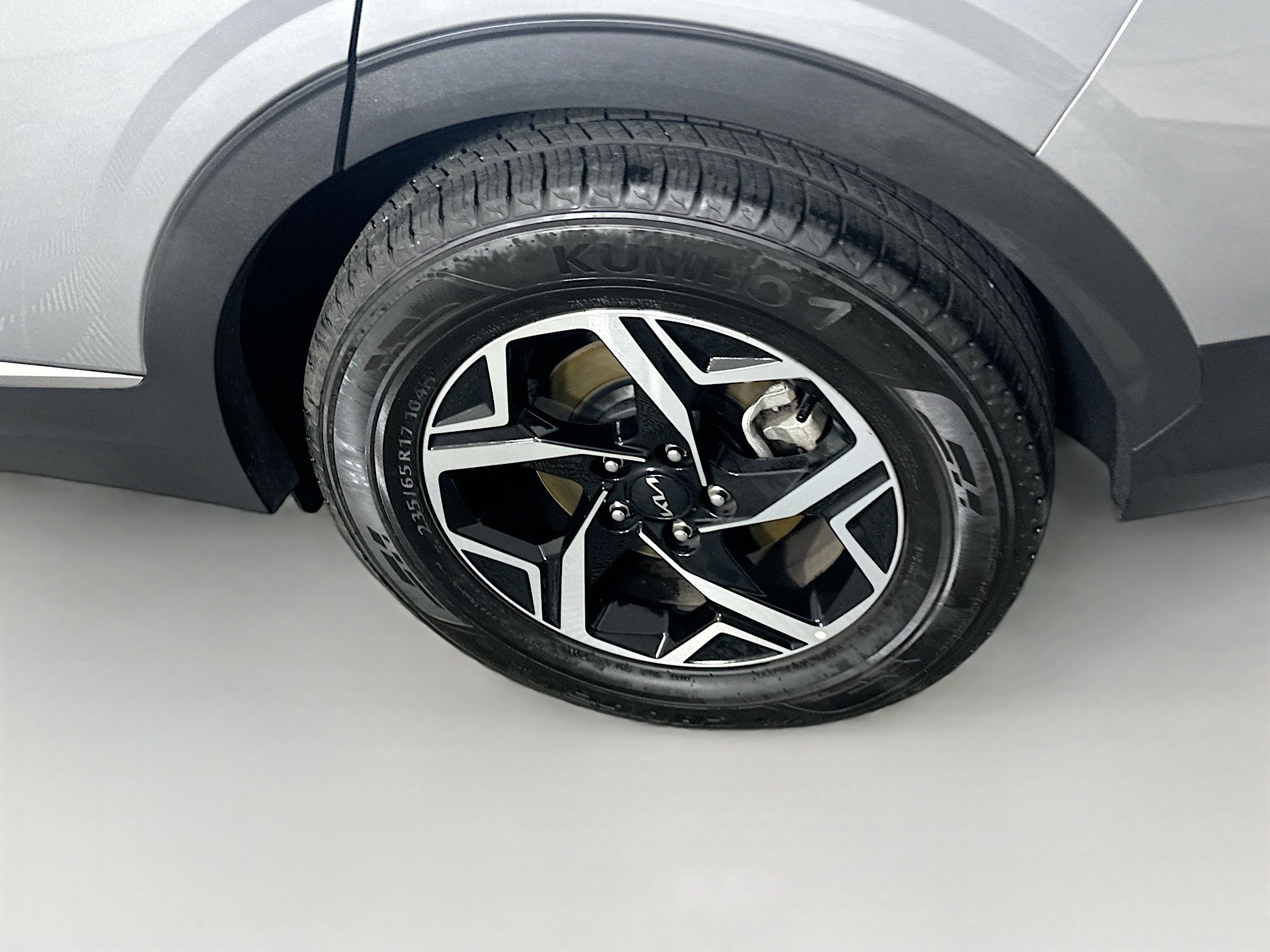 Used 2025 Kia Sportage LX image 11