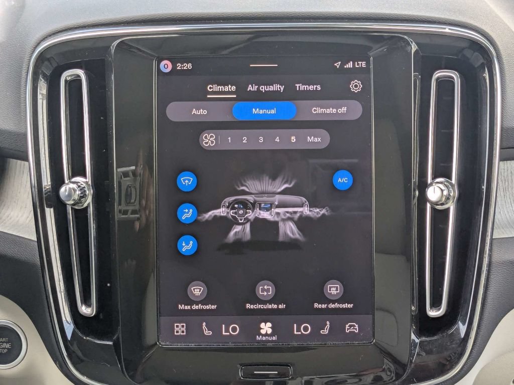 Certified 2026 Volvo XC40 B4 Plus w/ Protection Package Premier FWD image 24