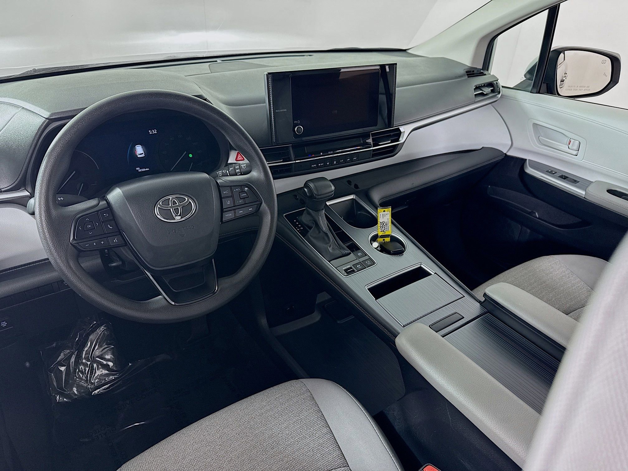 Certified 2025 Toyota Sienna LE image 18