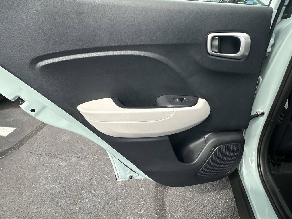 Used 2025 Hyundai Venue SEL FWD image 27