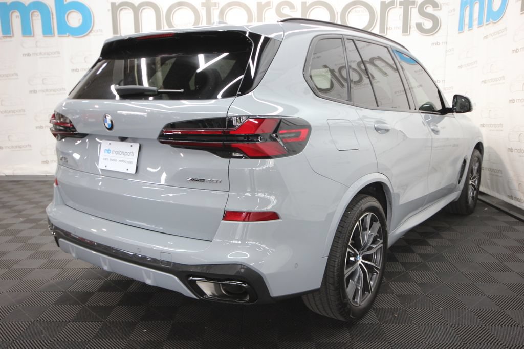 Used 2025 BMW X5 xDrive40i w/ M Sport Package AWD/4WD image 12