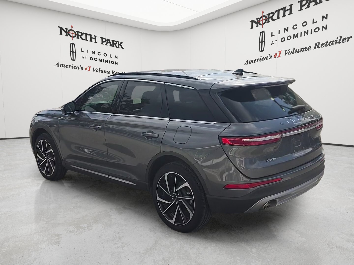 New 2026 Lincoln Corsair Reserve FWD image 3