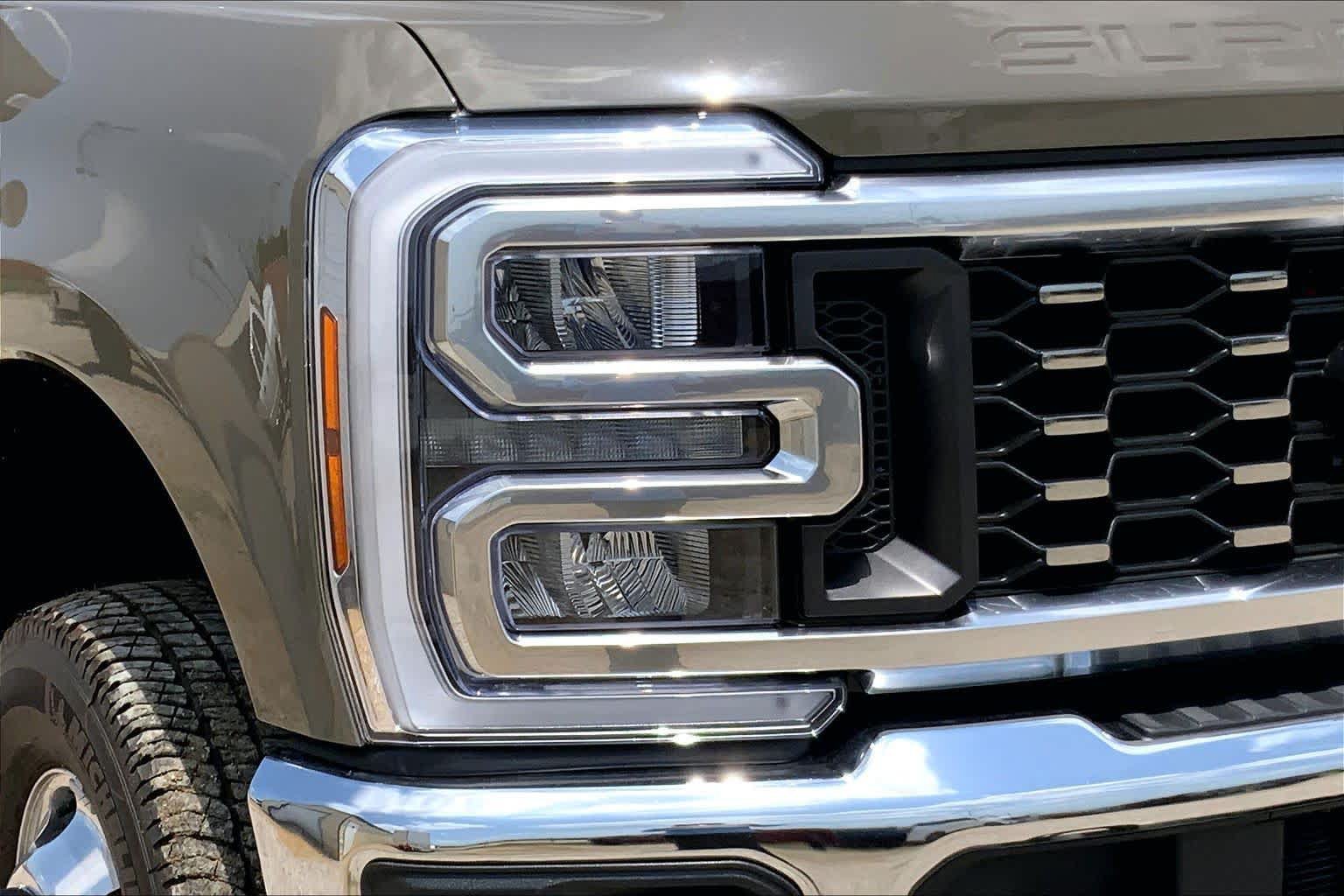 New 2026 Ford F350 King Ranch w/ Chrome Package AWD/4WD image 10