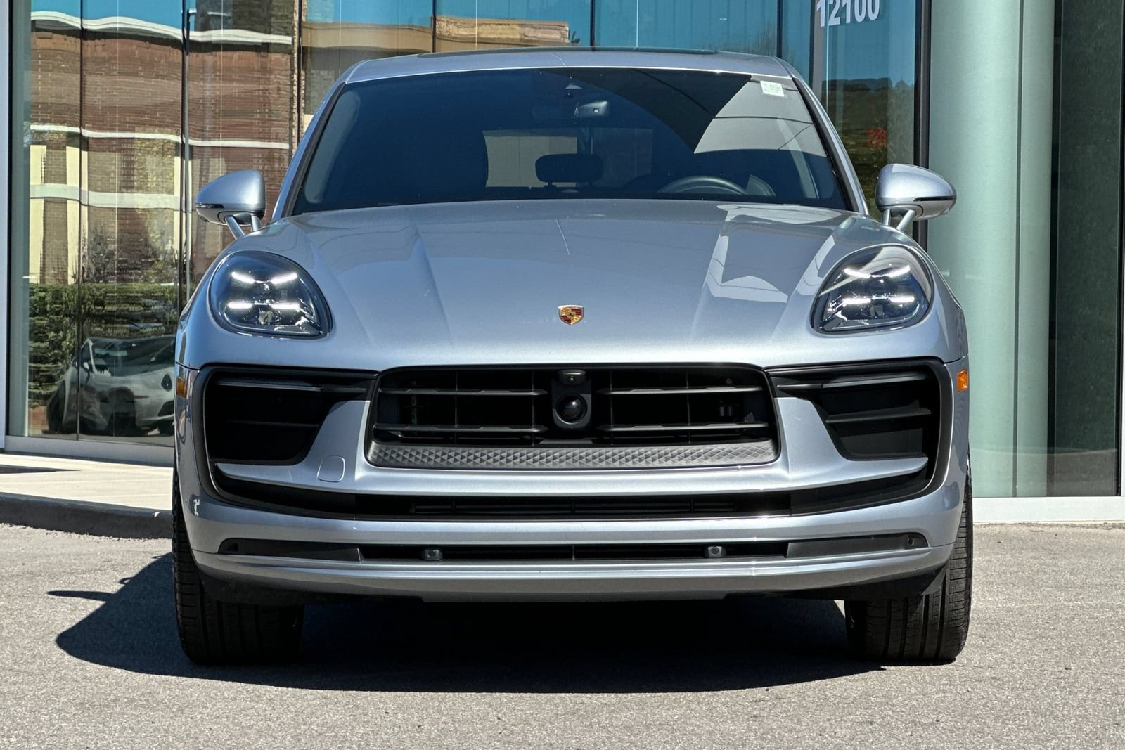 Used 2025 Porsche Macan AWD/4WD image 11
