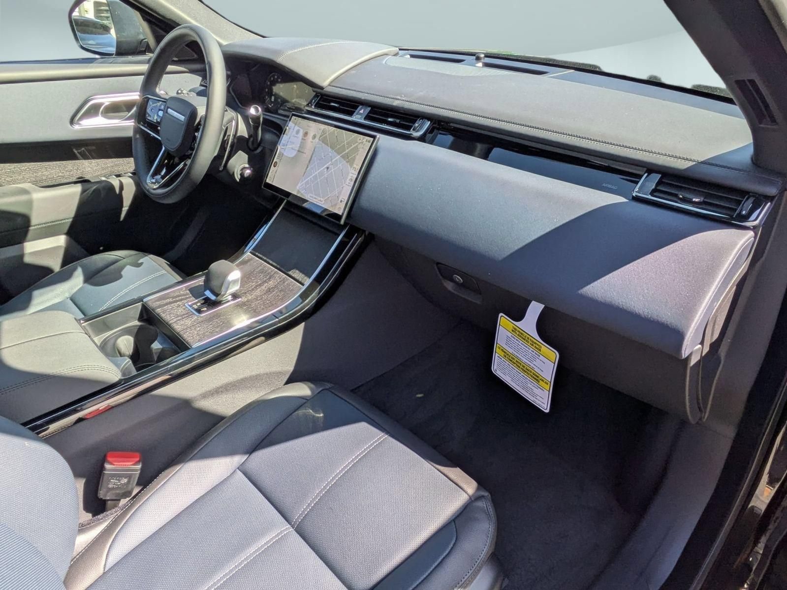 New 2026 Land Rover Range Rover Velar Dynamic SE AWD/4WD image 32