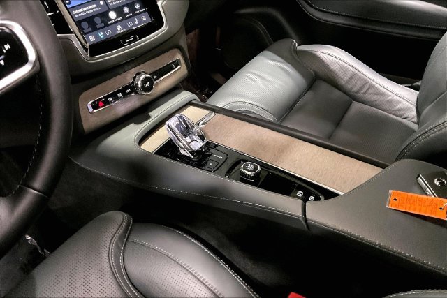 Certified 2024 Volvo XC90 T8 Ultimate w/ Protection Package Premier AWD/4WD image 18