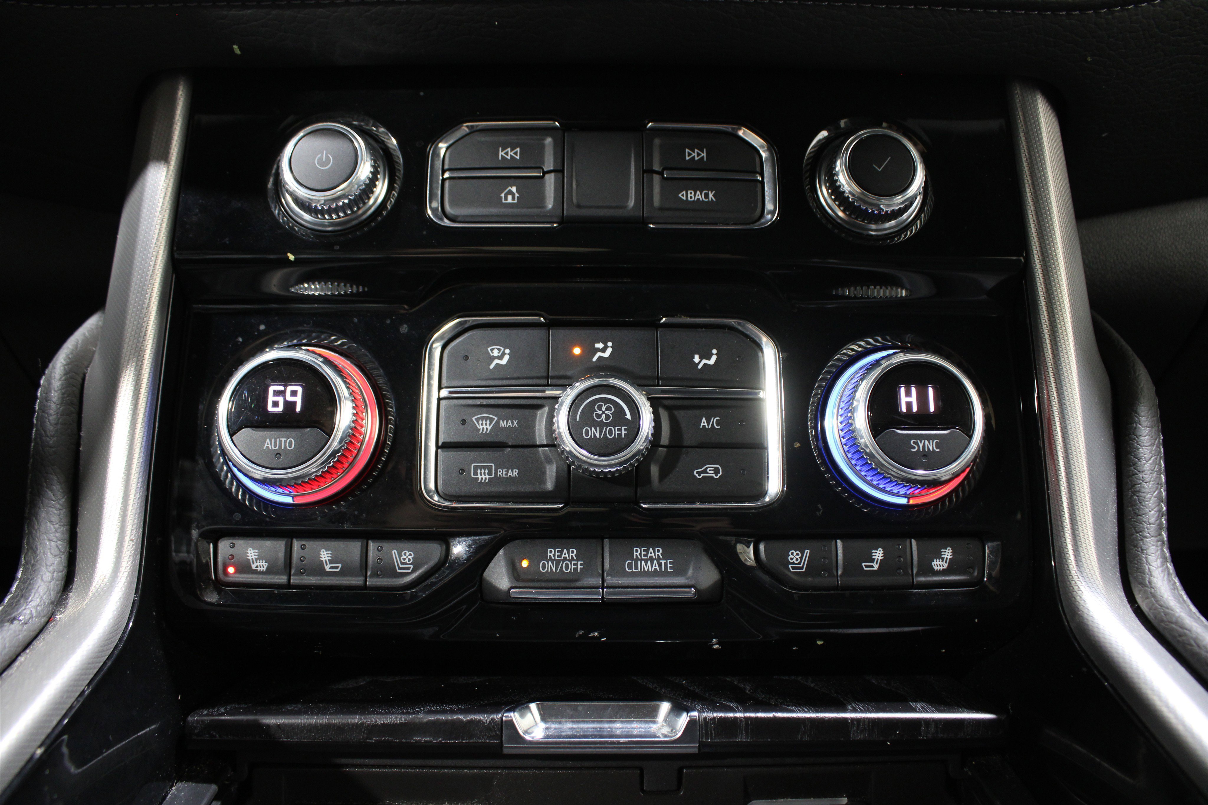 Used 2024 GMC Yukon Denali image 23