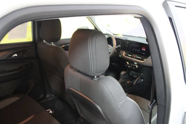 Used 2025 Chevrolet TrailBlazer LT FWD image 12
