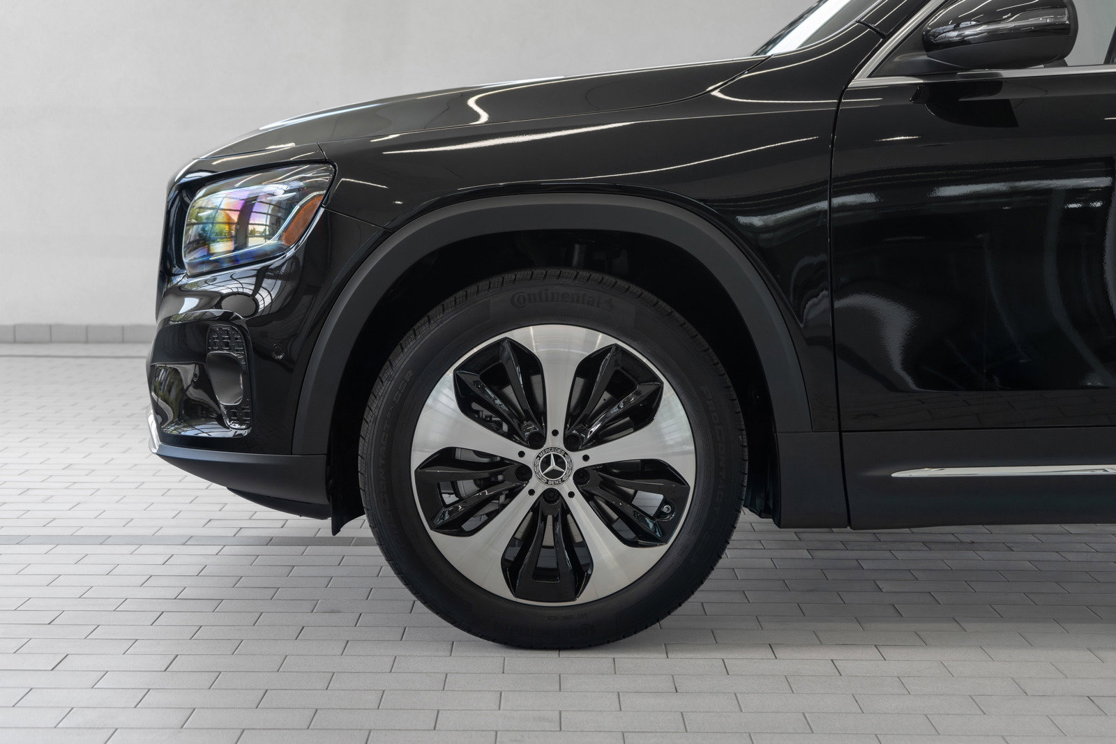 Used 2024 Mercedes-Benz GLB 250 w/ Exclusive Package image 4