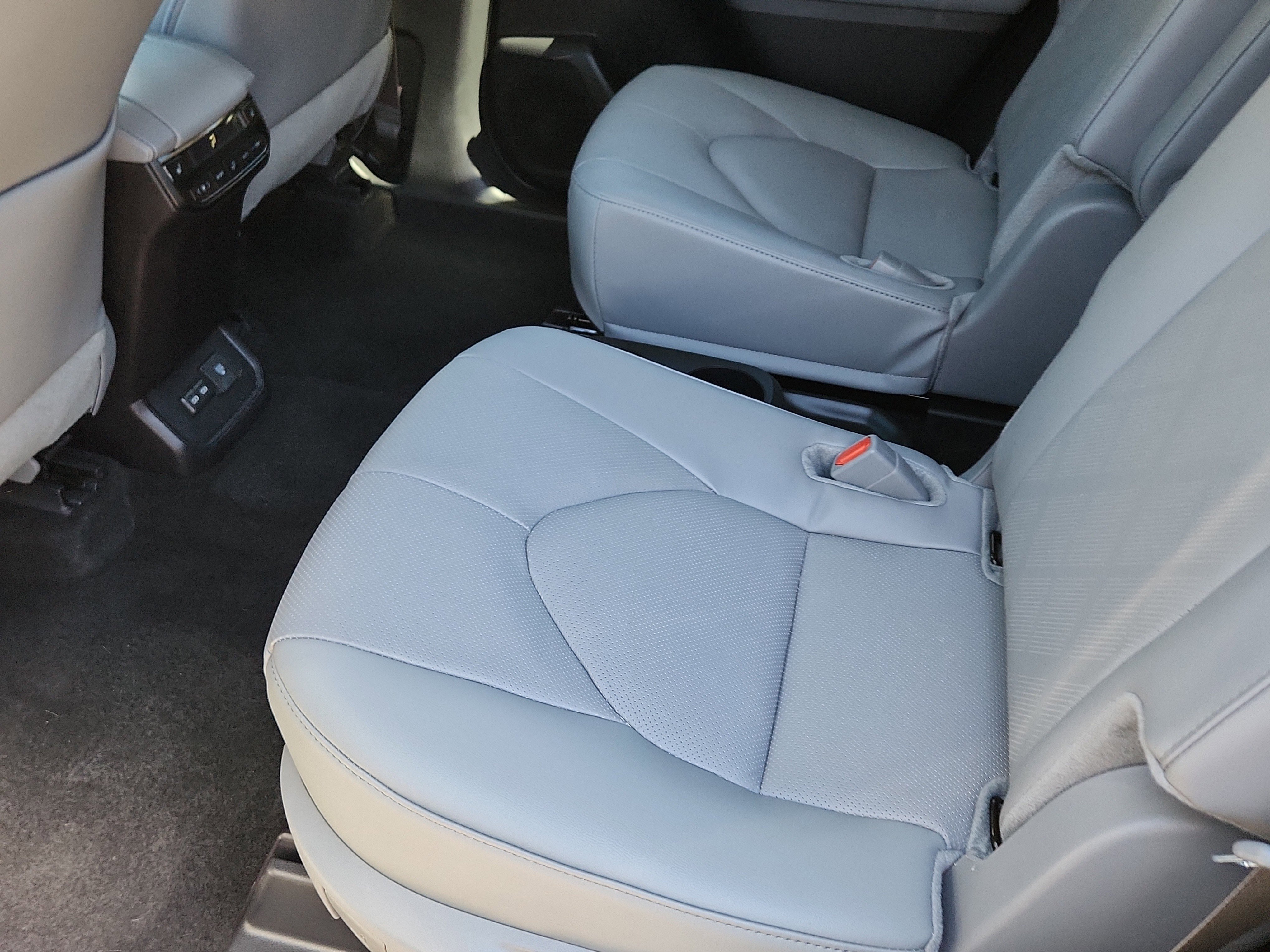 Certified 2026 Toyota Highlander Platinum image 9