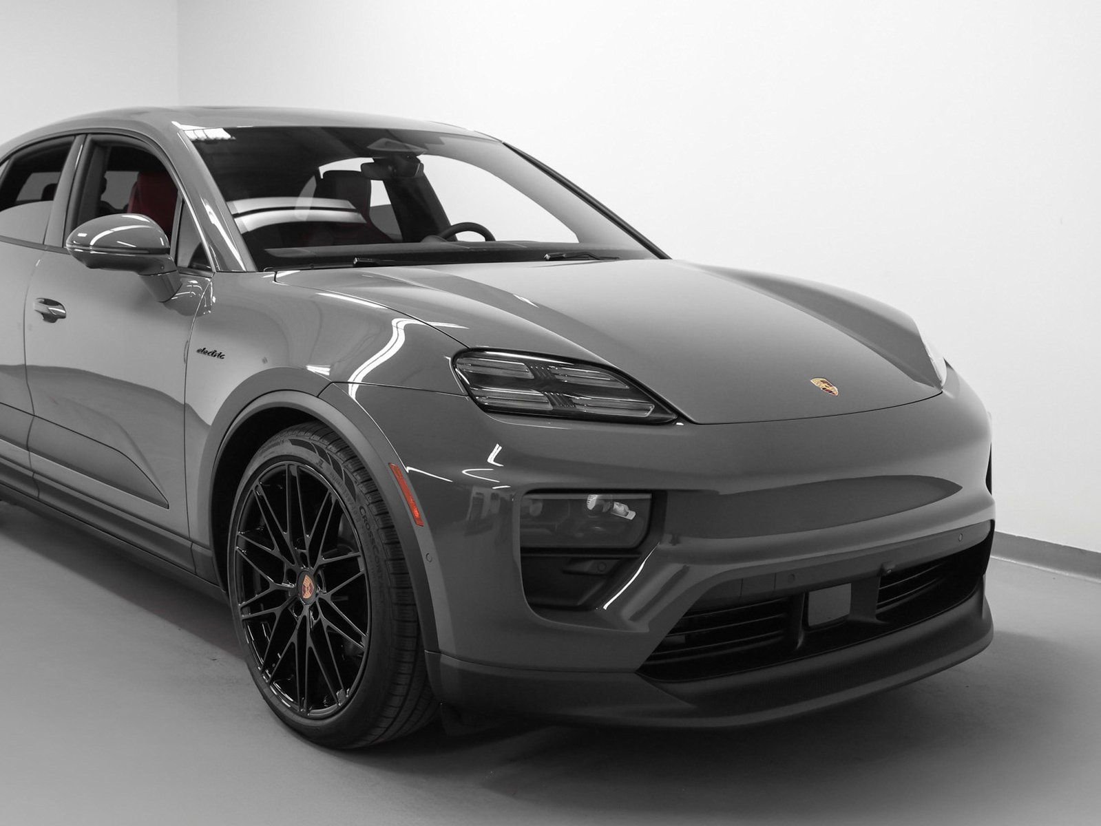 New 2026 Porsche Macan 4 Electric image 9