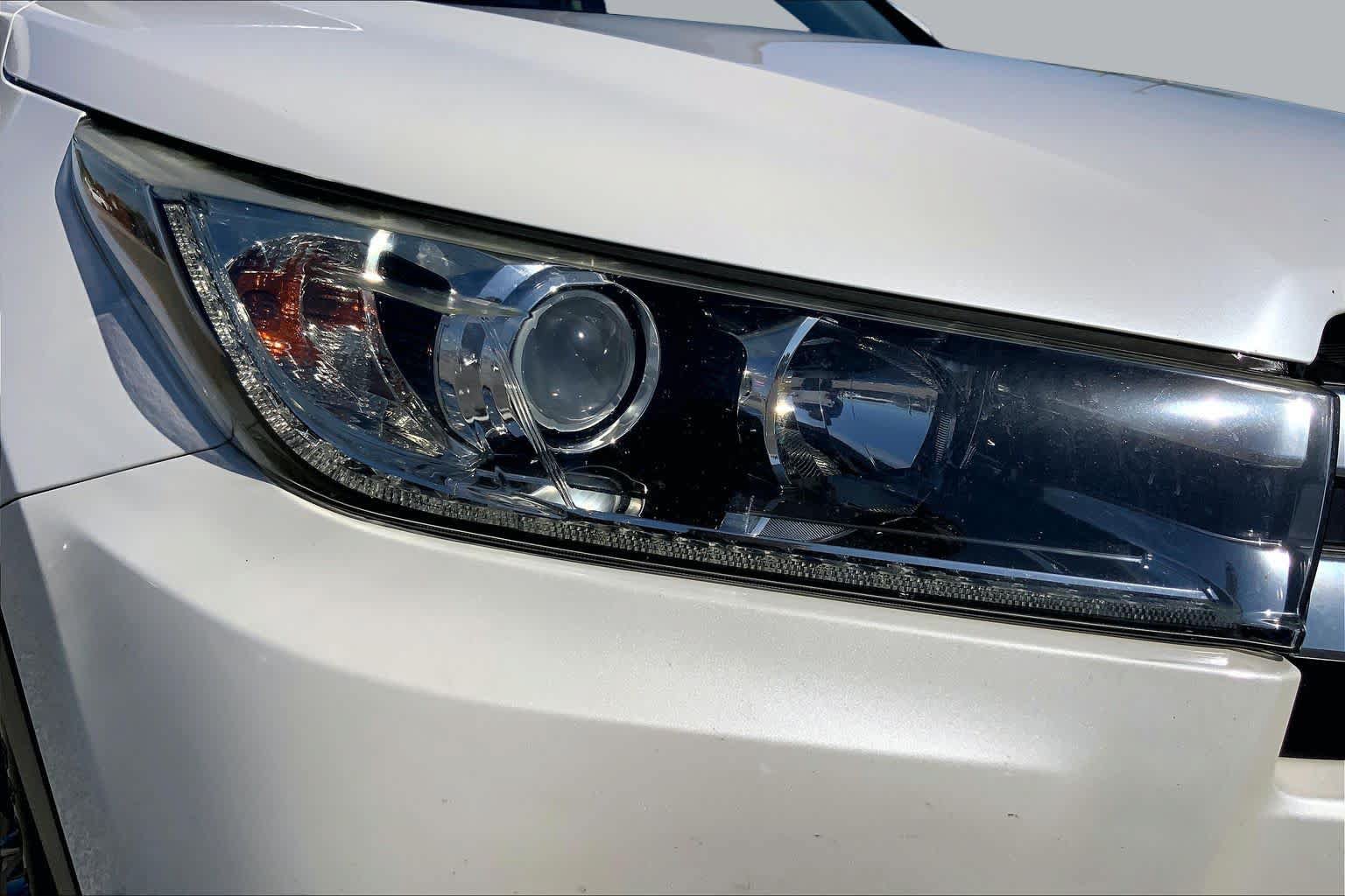 Used 2018 Toyota Highlander Limited Platinum FWD image 27