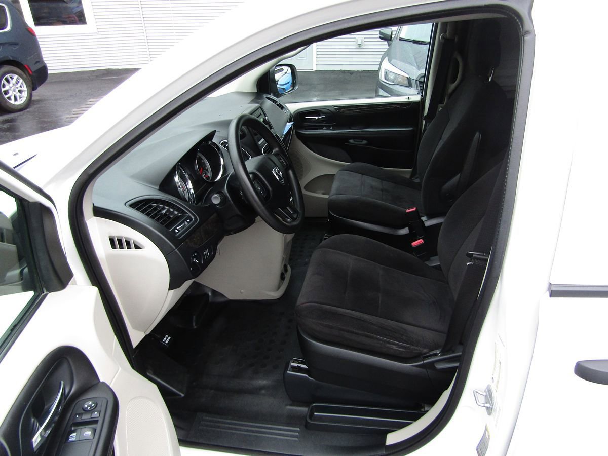 Used 2013 RAM C/V Tradesman FWD image 4
