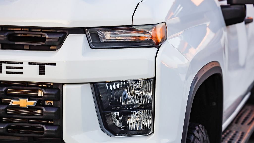 Used 2023 Chevrolet Silverado 2500 Custom w/ Custom Value Package image 5