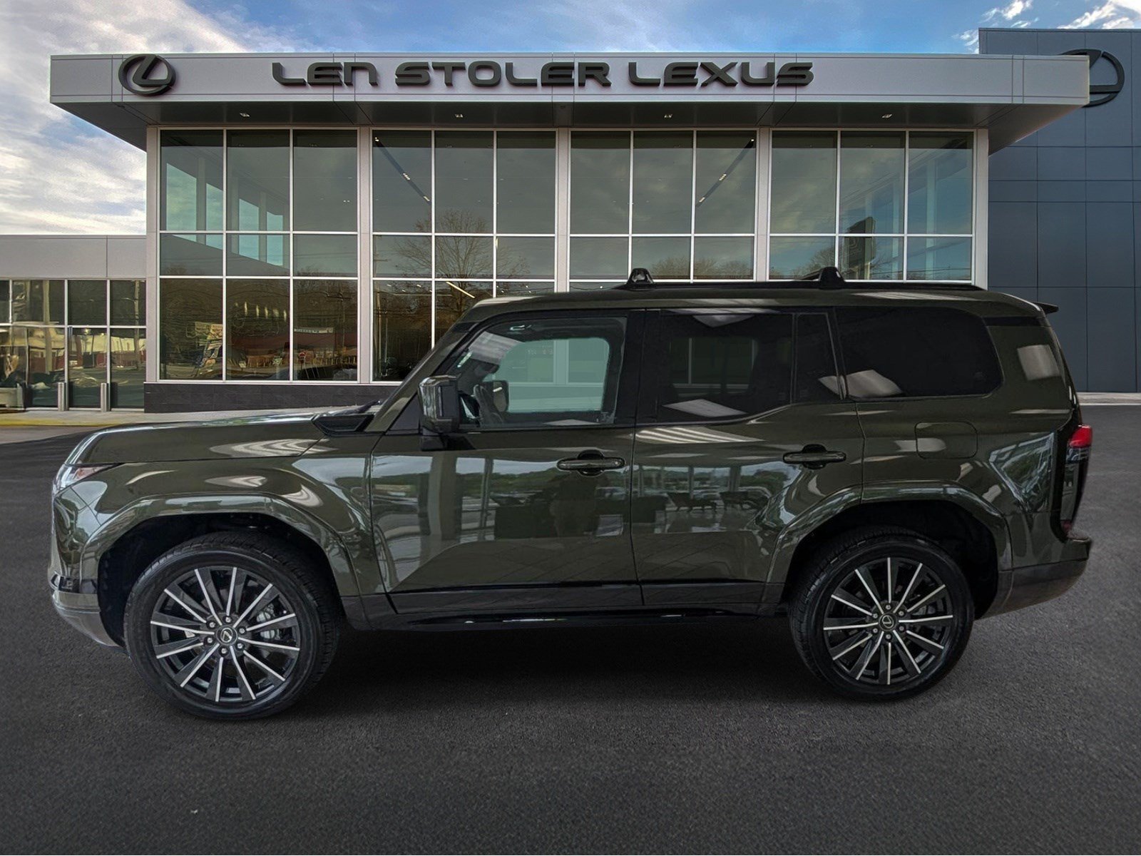 Used 2024 Lexus GX 550 w/ Accessory Package (2T) AWD/4WD image 6