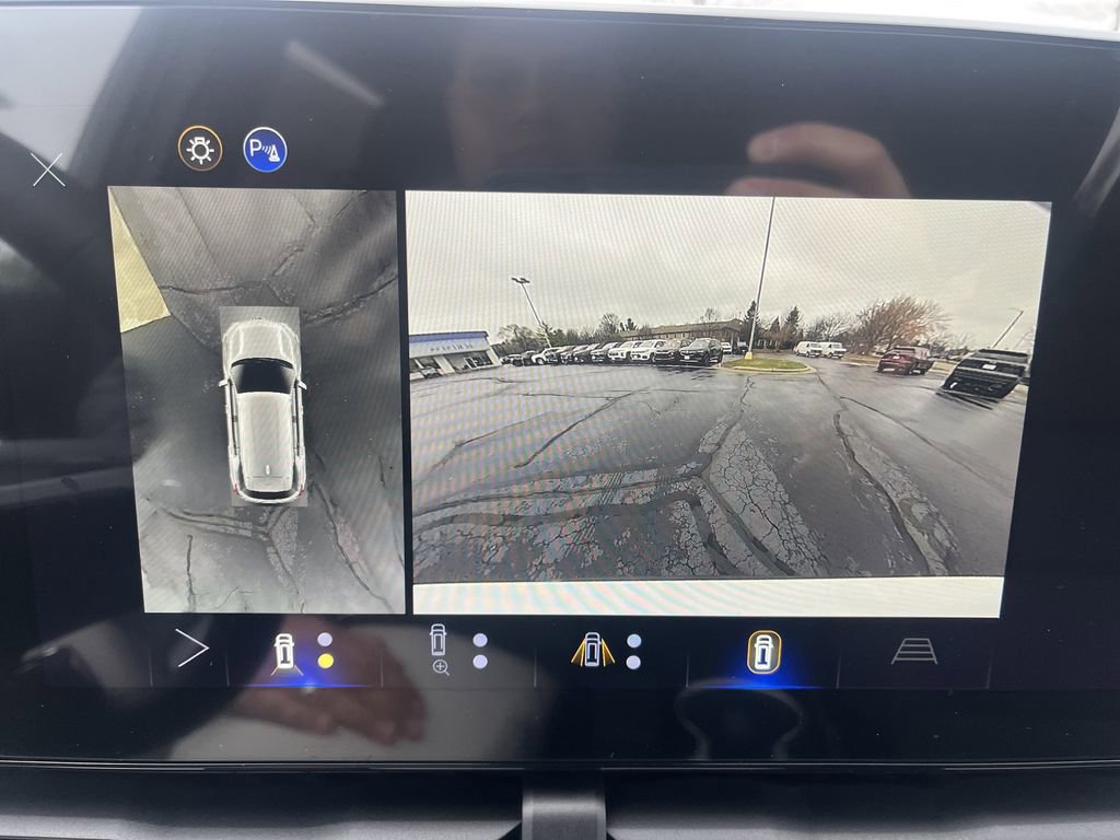 New 2026 Chevrolet Equinox LT w/ Safety and Technology Package image 8