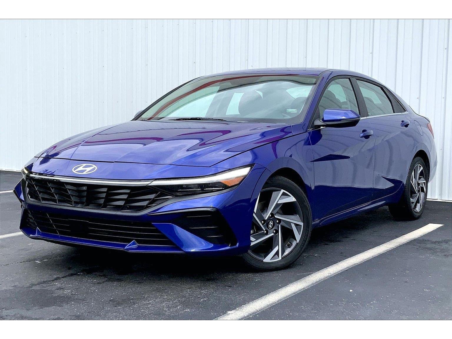Used 2025 Hyundai Elantra Limited FWD image 1