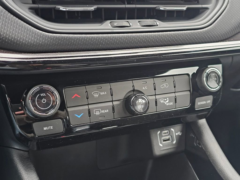 New 2026 Jeep Compass Latitude image 23