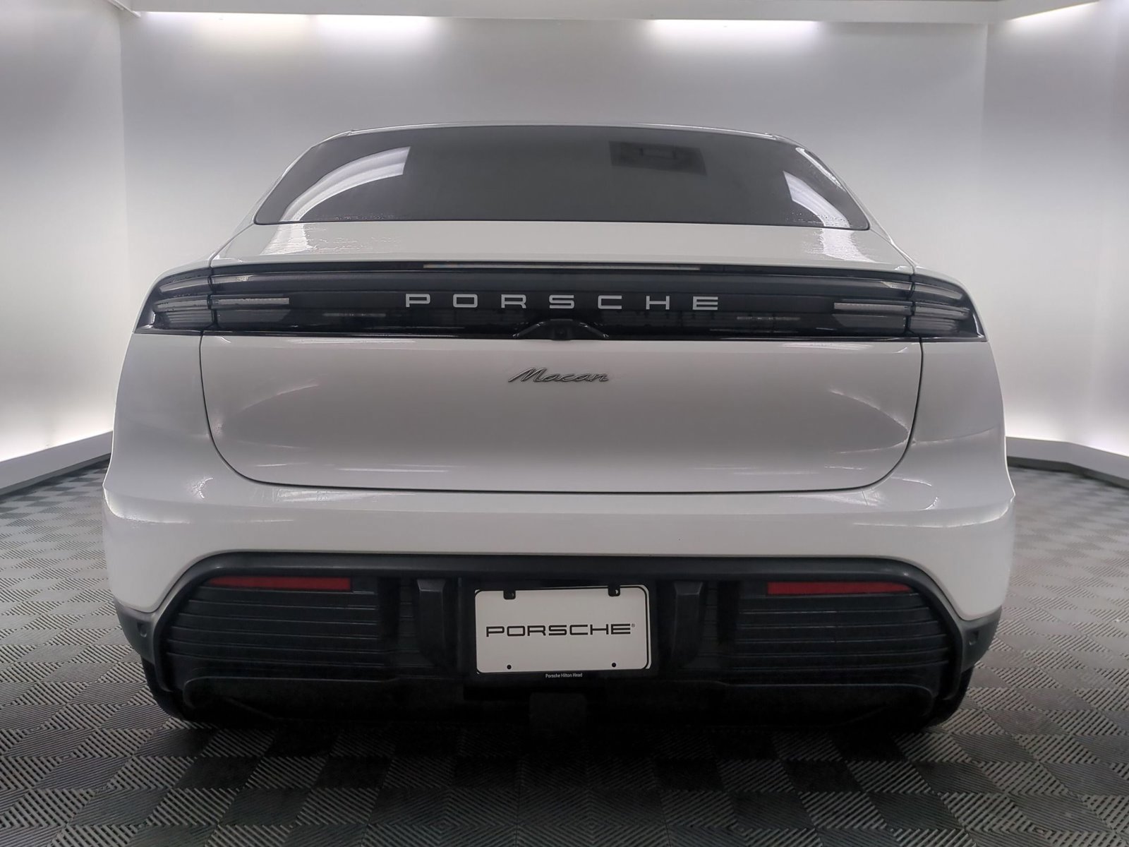 Certified 2025 Porsche Macan Electric RWD image 11