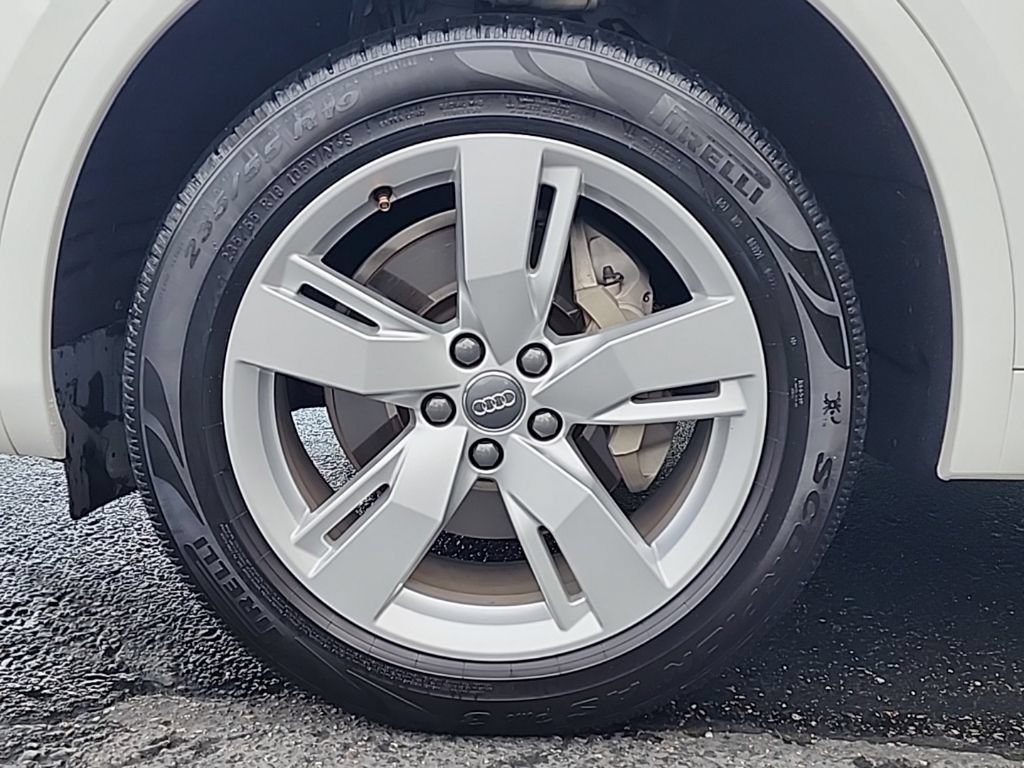 Used 2019 Audi Q5 2.0T Premium w/ Convenience Package AWD/4WD image 28