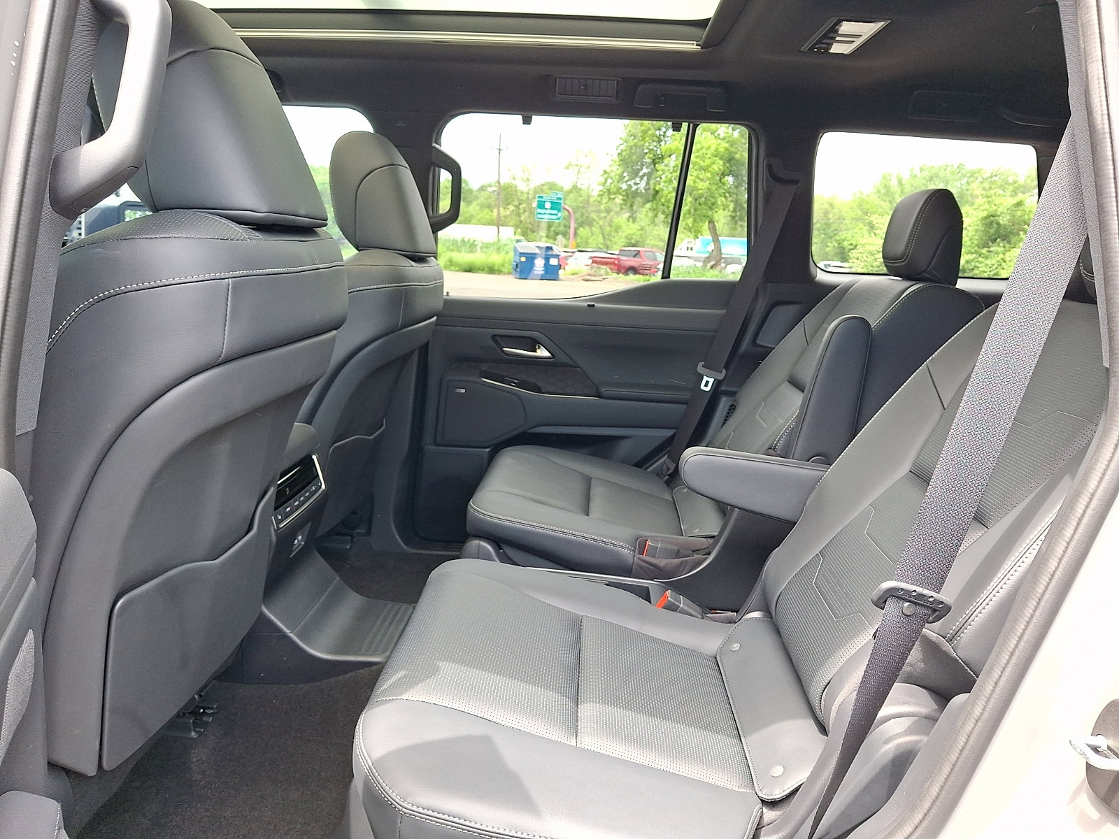 Used 2025 Lexus GX 550 w/ Accessory Package (2T) AWD/4WD image 5