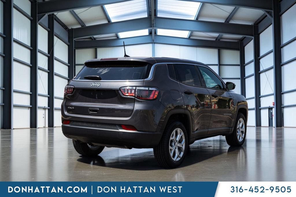 Used 2024 Jeep Compass Sport AWD/4WD image 29