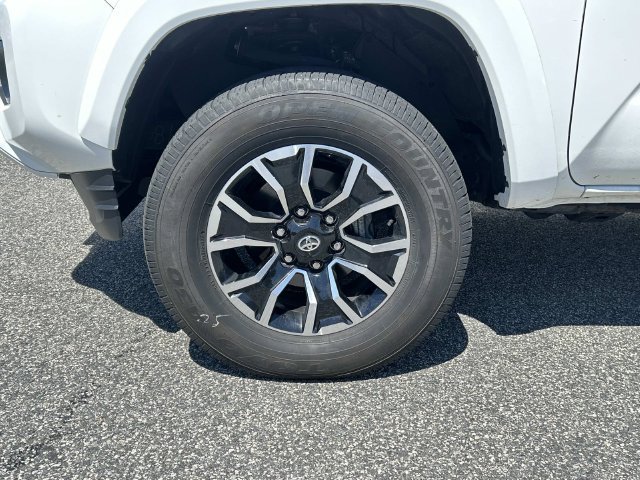 Used 2023 Toyota Tacoma TRD Sport w/ Technology Package AWD/4WD image 9