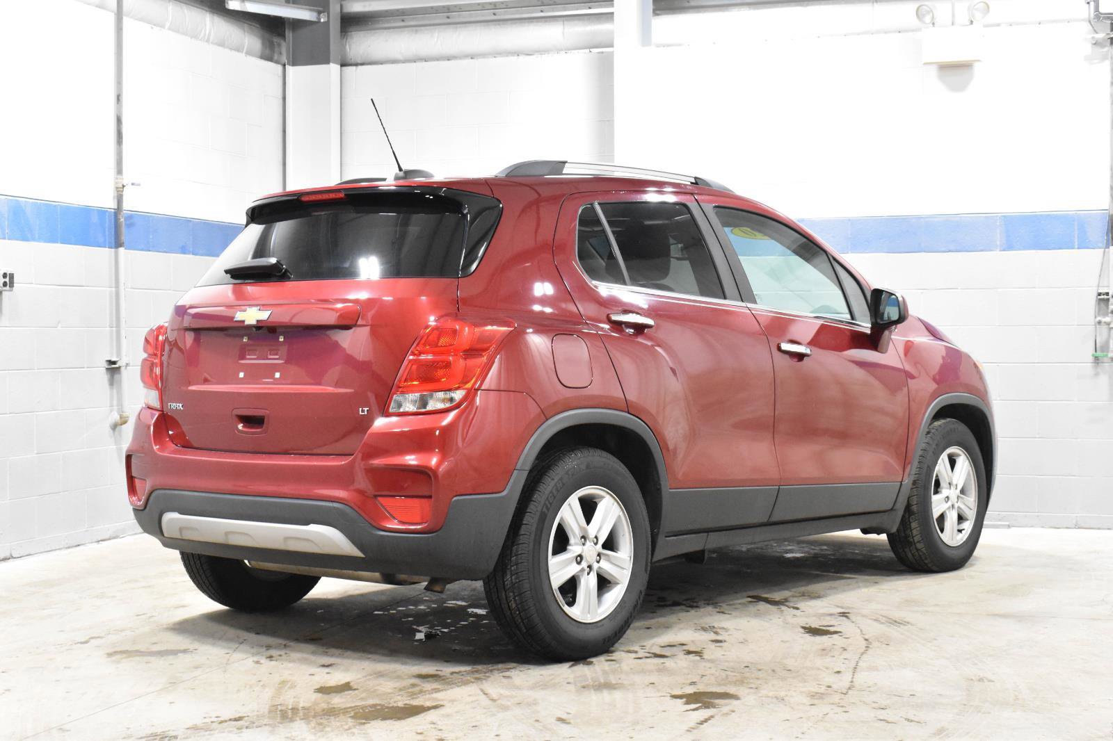 Used 2020 Chevrolet Trax LT w/ Sun & Sound Package image 25