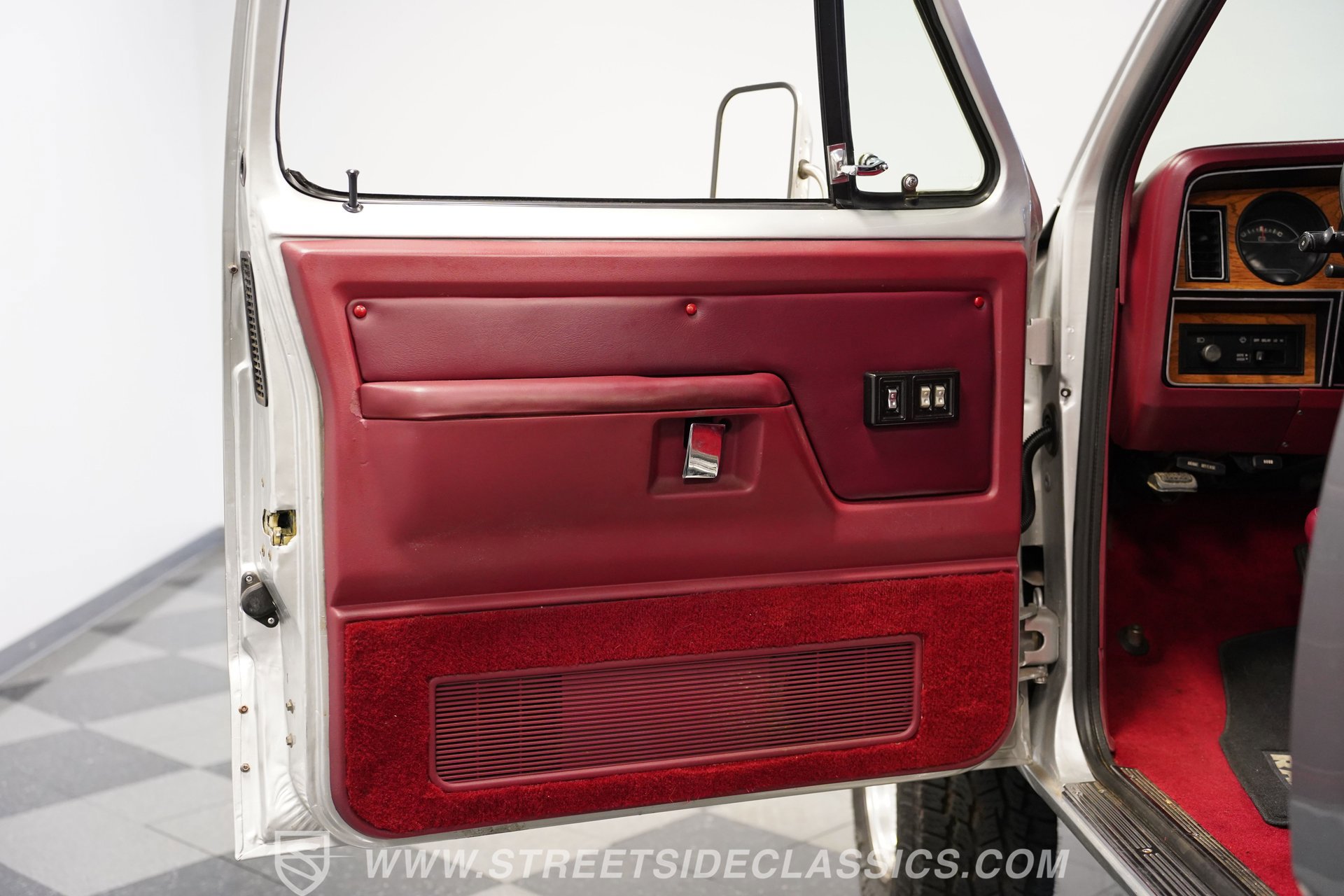 Used 1987 Dodge Ramcharger 4WD image 38