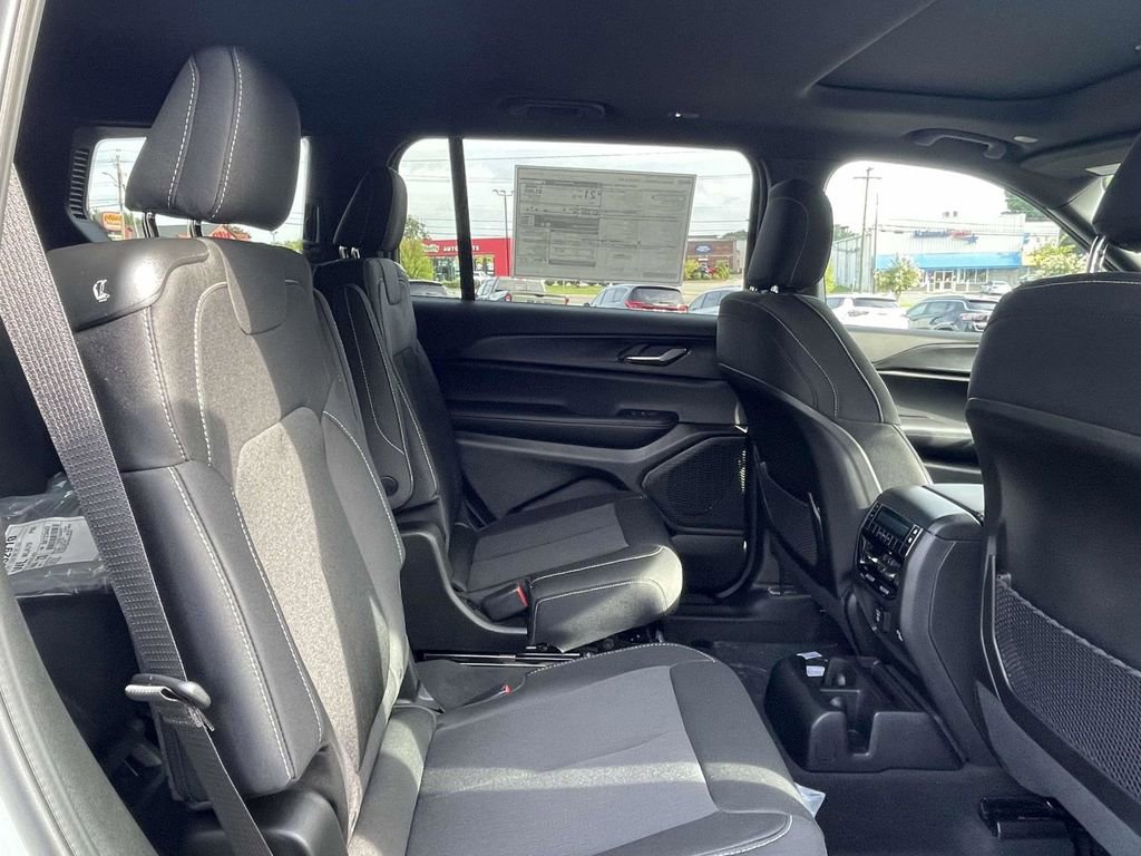 New 2025 Jeep Grand Cherokee L Laredo w/ Luxury Tech Group I image 17