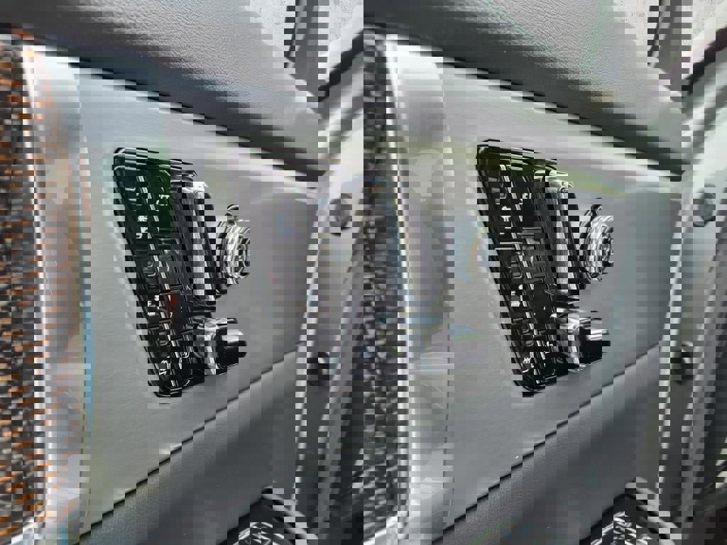 New 2026 Cadillac Vistiq Sport w/ LPO, Floor Liner Package image 17
