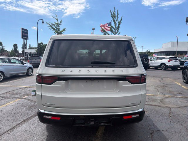 Used 2022 Jeep Wagoneer Series III w/ Premium Group I AWD/4WD image 6