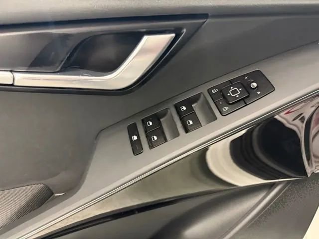 Used 2025 Kia Niro EX image 14