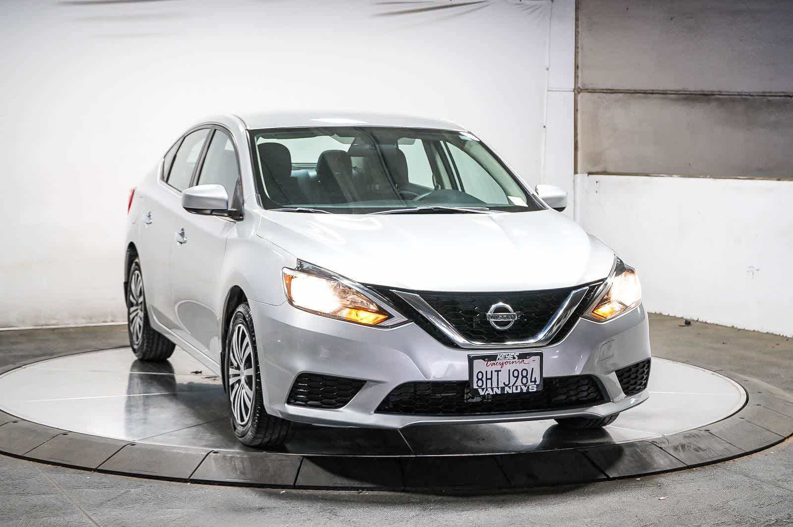 Used 2016 Nissan Sentra SV FWD image 2