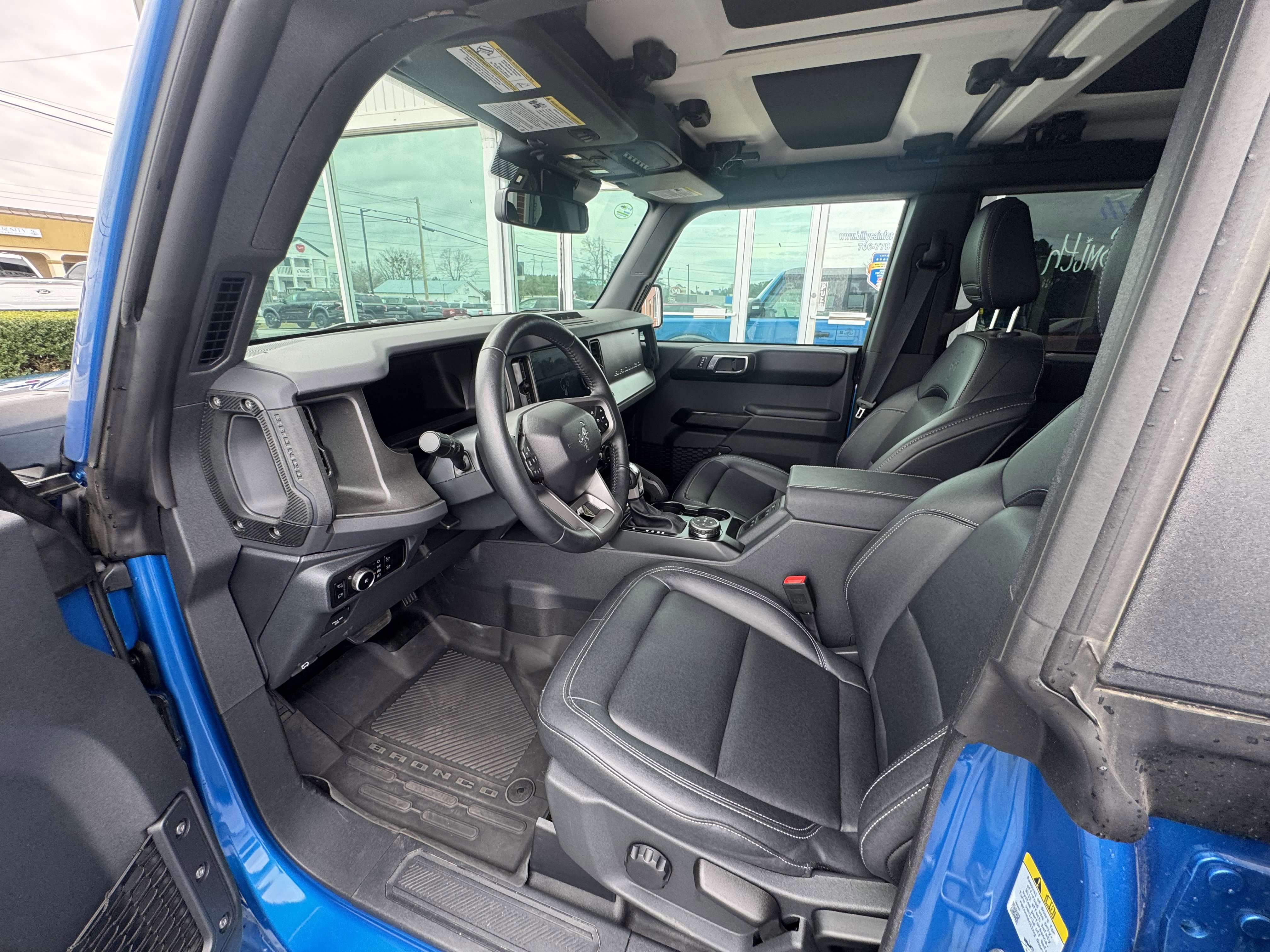 Used 2025 Ford Bronco Badlands image 7