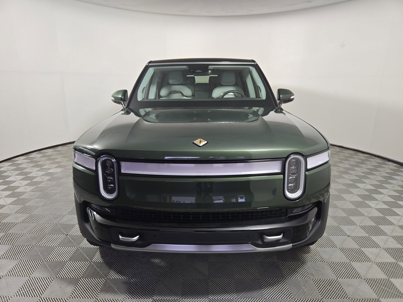 Used 2024 Rivian R1S Adventure AWD/4WD image 8