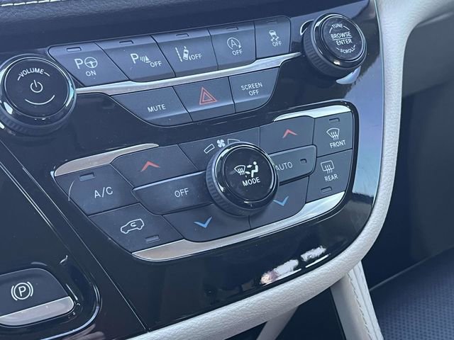 Used 2023 Chrysler Pacifica Limited image 33
