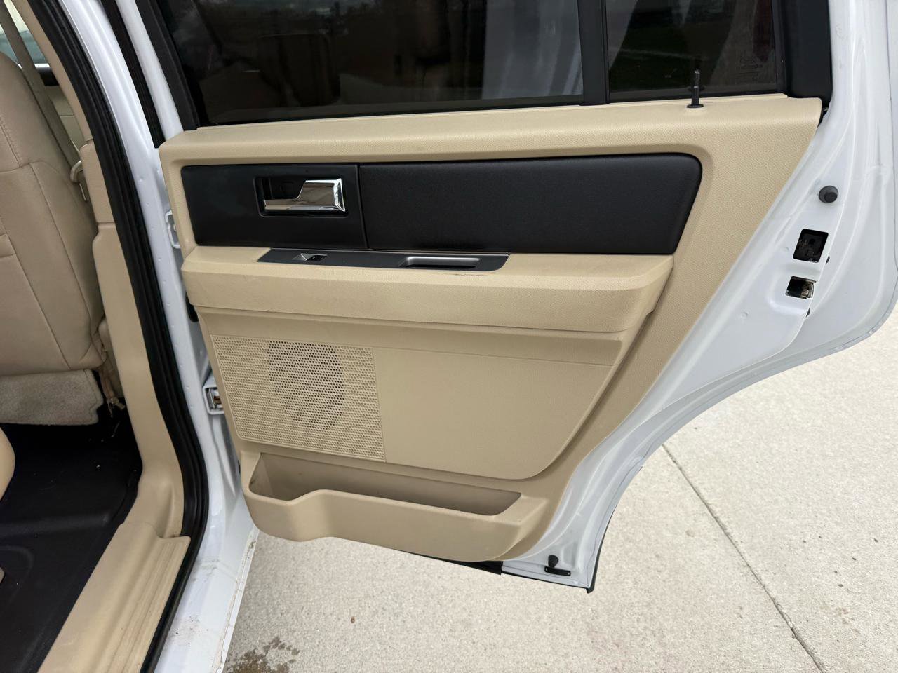 Used 2015 Ford Expedition XL image 24