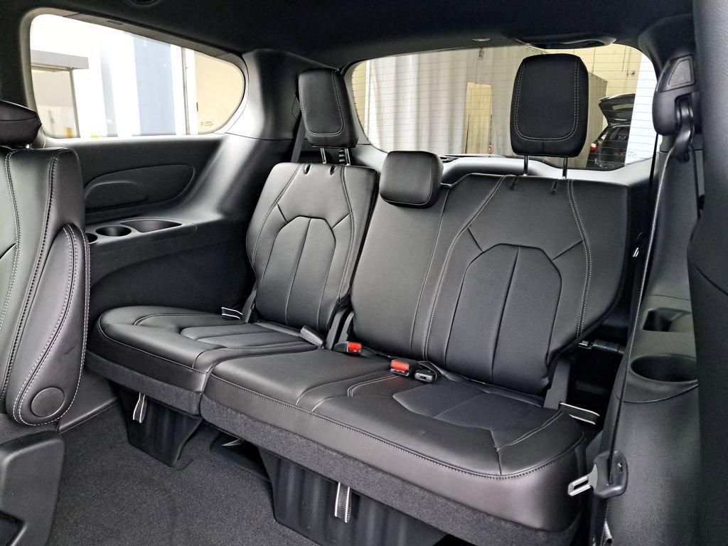 New 2026 Chrysler Pacifica Select FWD image 13