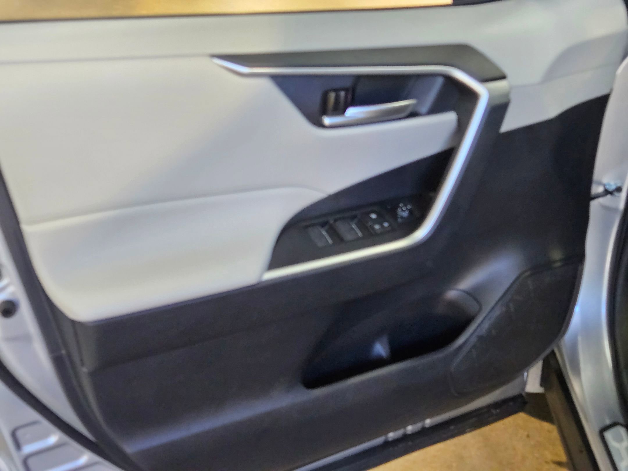 Used 2023 Toyota RAV4 XLE Premium image 20