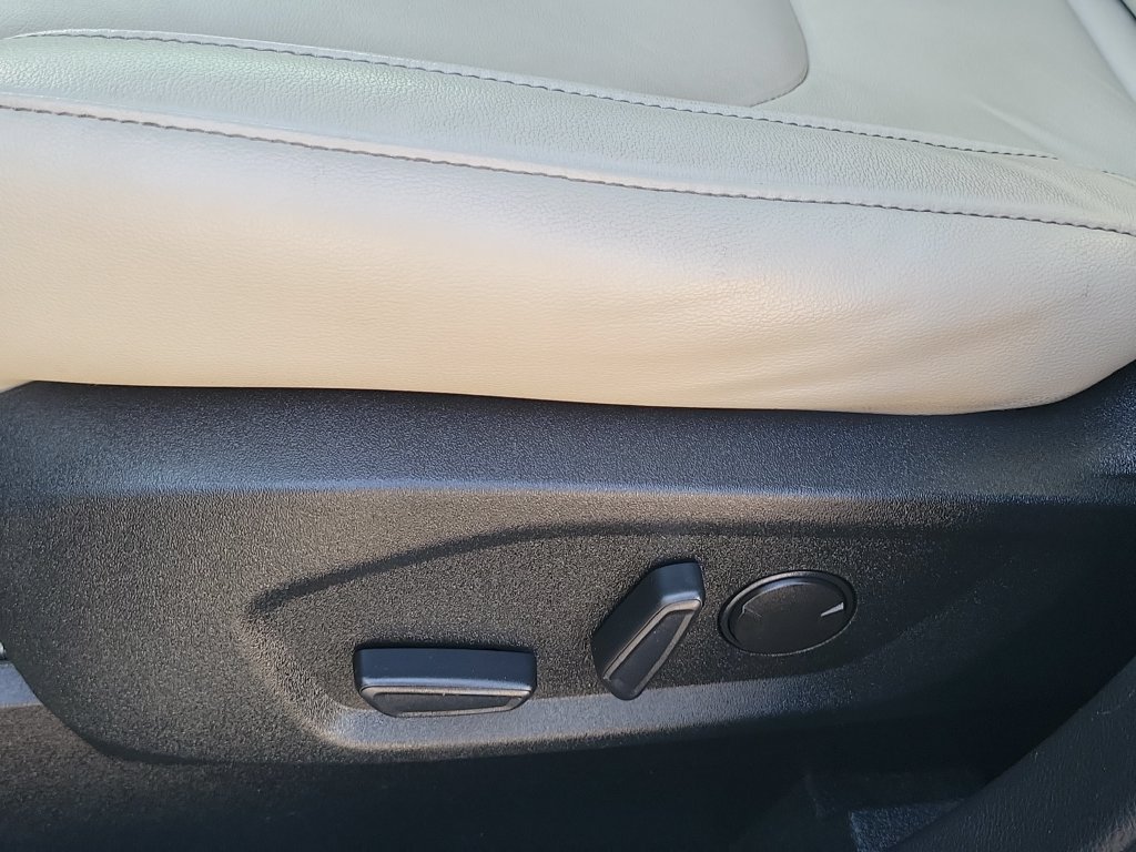 Used 2020 Ford Edge Titanium FWD image 23