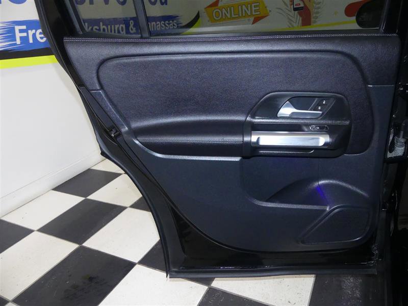 Used 2022 Mercedes-Benz GLB 250 GLB 250 w/ Premium Package Lite image 30