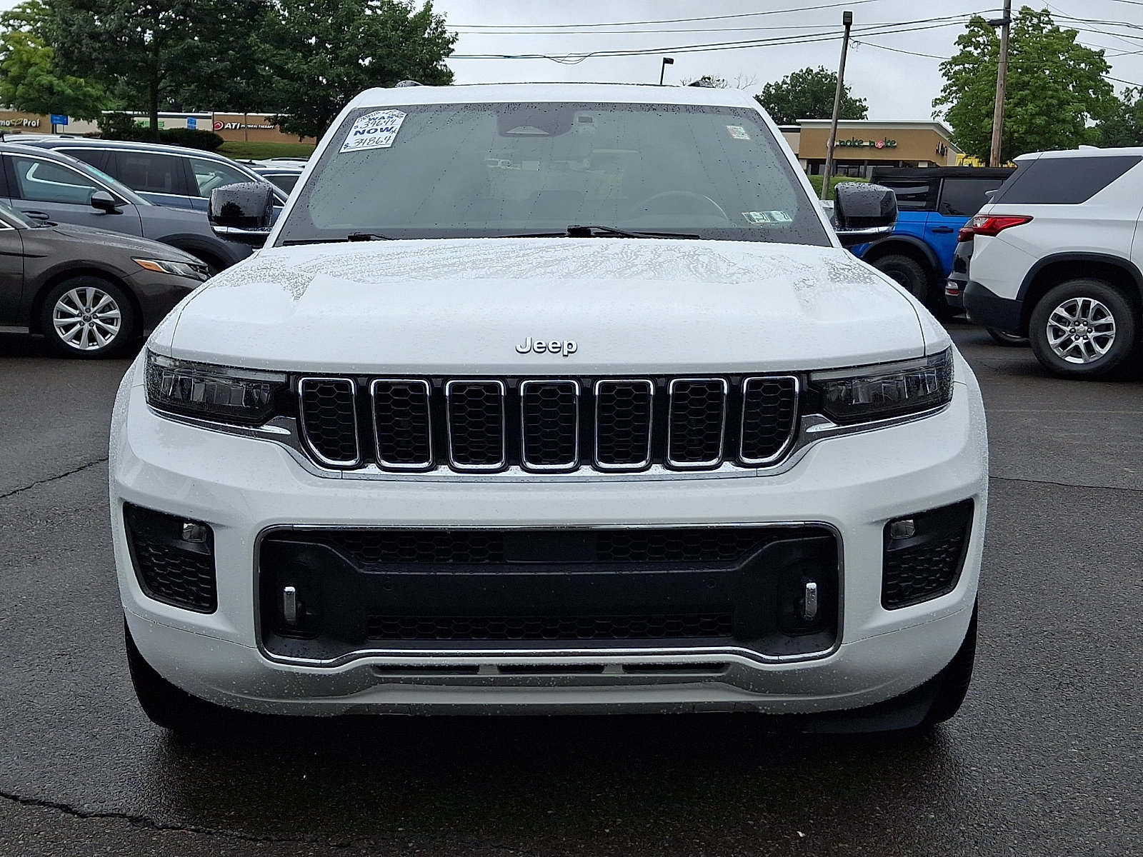 Used 2022 Jeep Grand Cherokee Overland AWD/4WD image 2